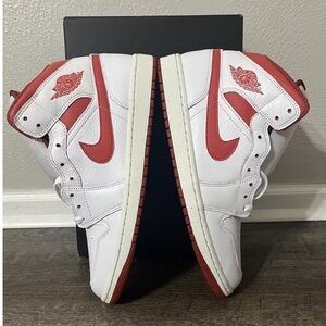 Air Jordan 1 mid SE sz 11,10.5,10 (negotiable)